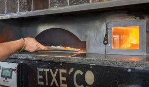 pizzas cuites au feu de bois à Biarritz